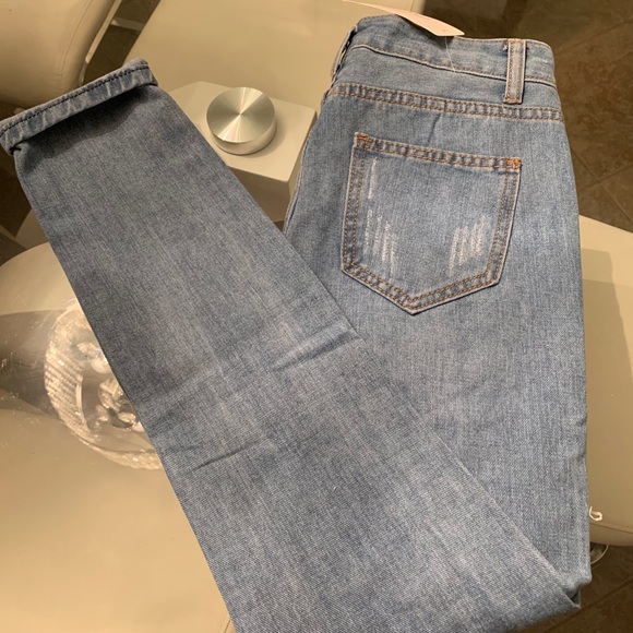 ✨NWT✨ Distressed Ripped Jeans - Picture 3 of 3